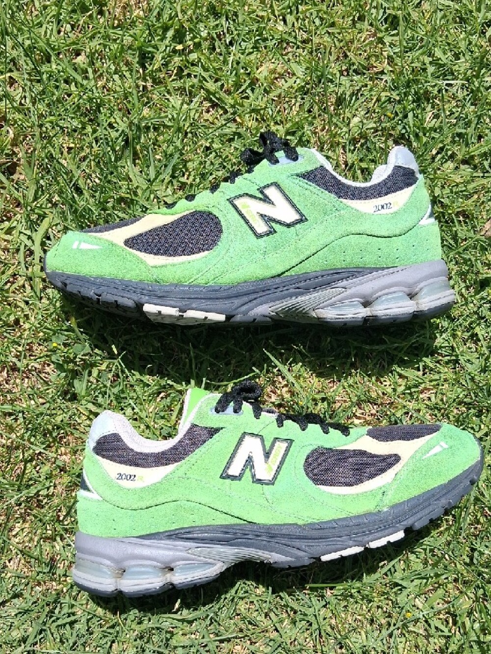 New Balance Men’s Green and Black 2002R Suede Mesh Sneakers - Picture 8 of 13
